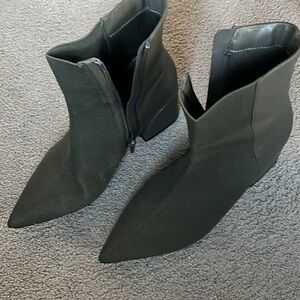 Women’s green Pointed Ankle Boots. Cosy Island size 9